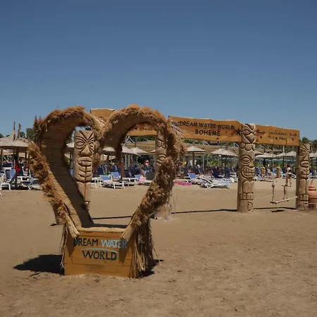 Отель Dream Water World