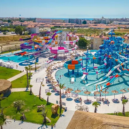 Hotel Dream Water World Side