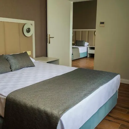 Dream Water World Hotell 5*